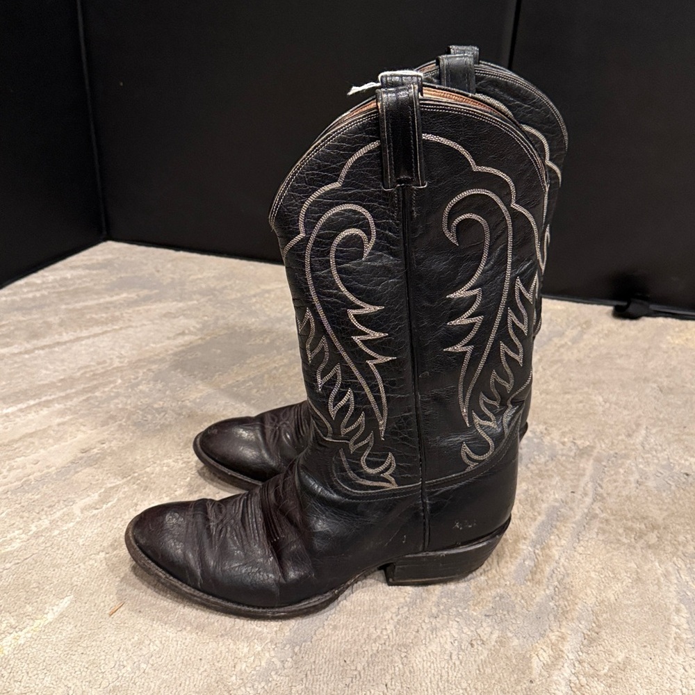 VTG Black Tony Lama Cowboy boots size 10.5 E in GUc they do have heel drag